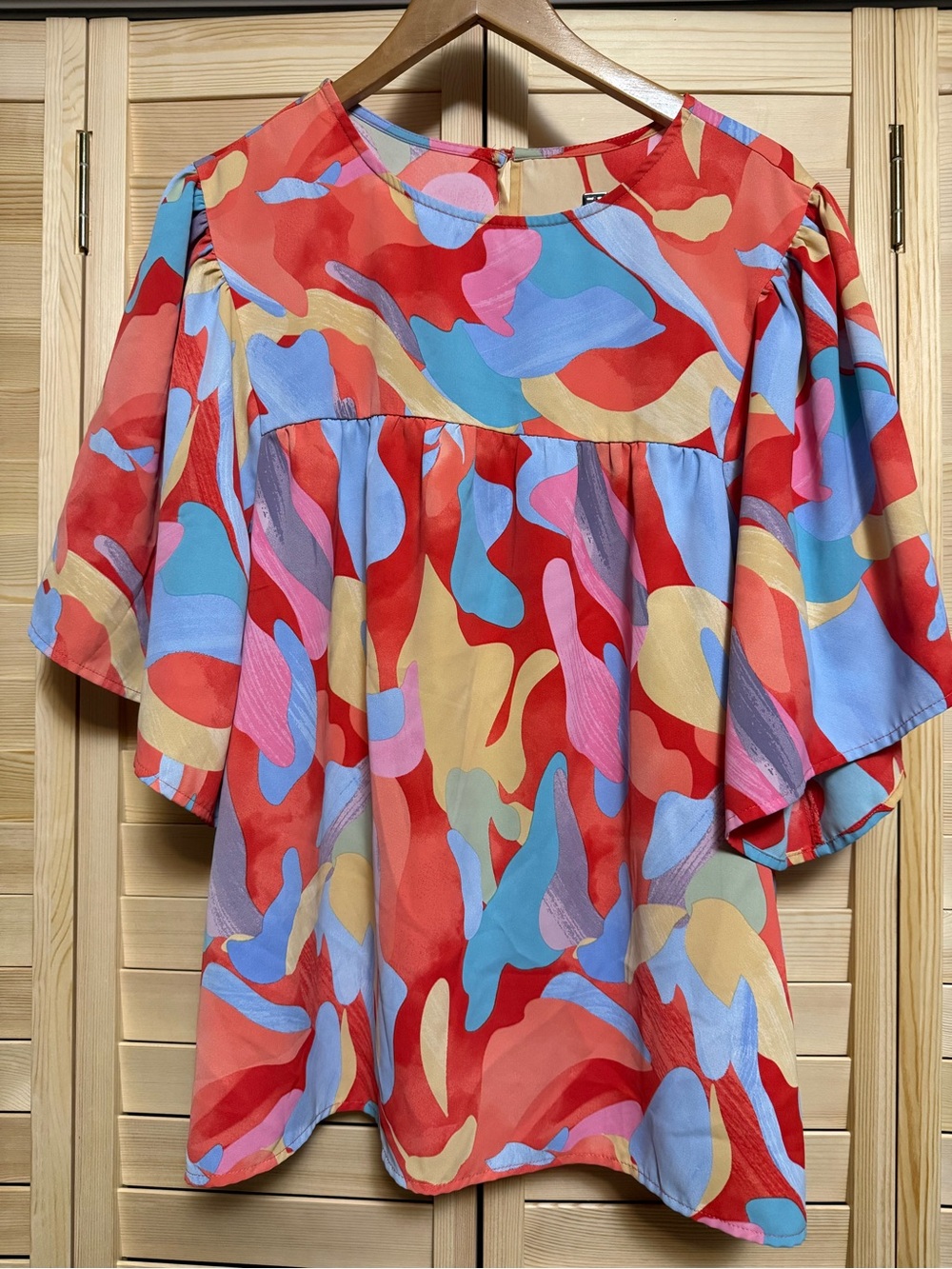 SHEIN Multicolor Abstract Flutter Sleeve Blouse - Red, Blue, Pink, Tan